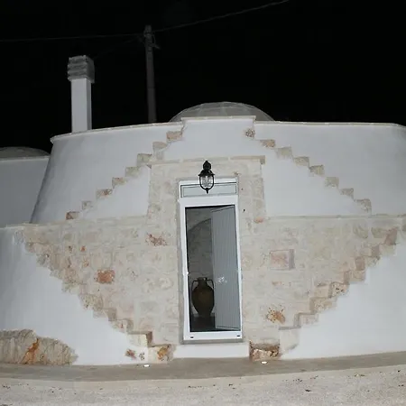 Trullo Ramunno * オストゥーニ